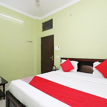 Capital O 11480 Hotel Blue Star バラナシ エクステリア 写真