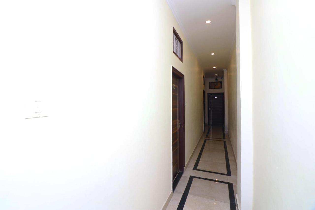 Capital O 11480 Hotel Blue Star バラナシ エクステリア 写真